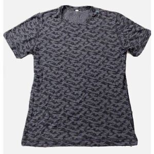 Lululemon T Shirt Top Mens M Gray Camo Short Sleeve Crew Neck